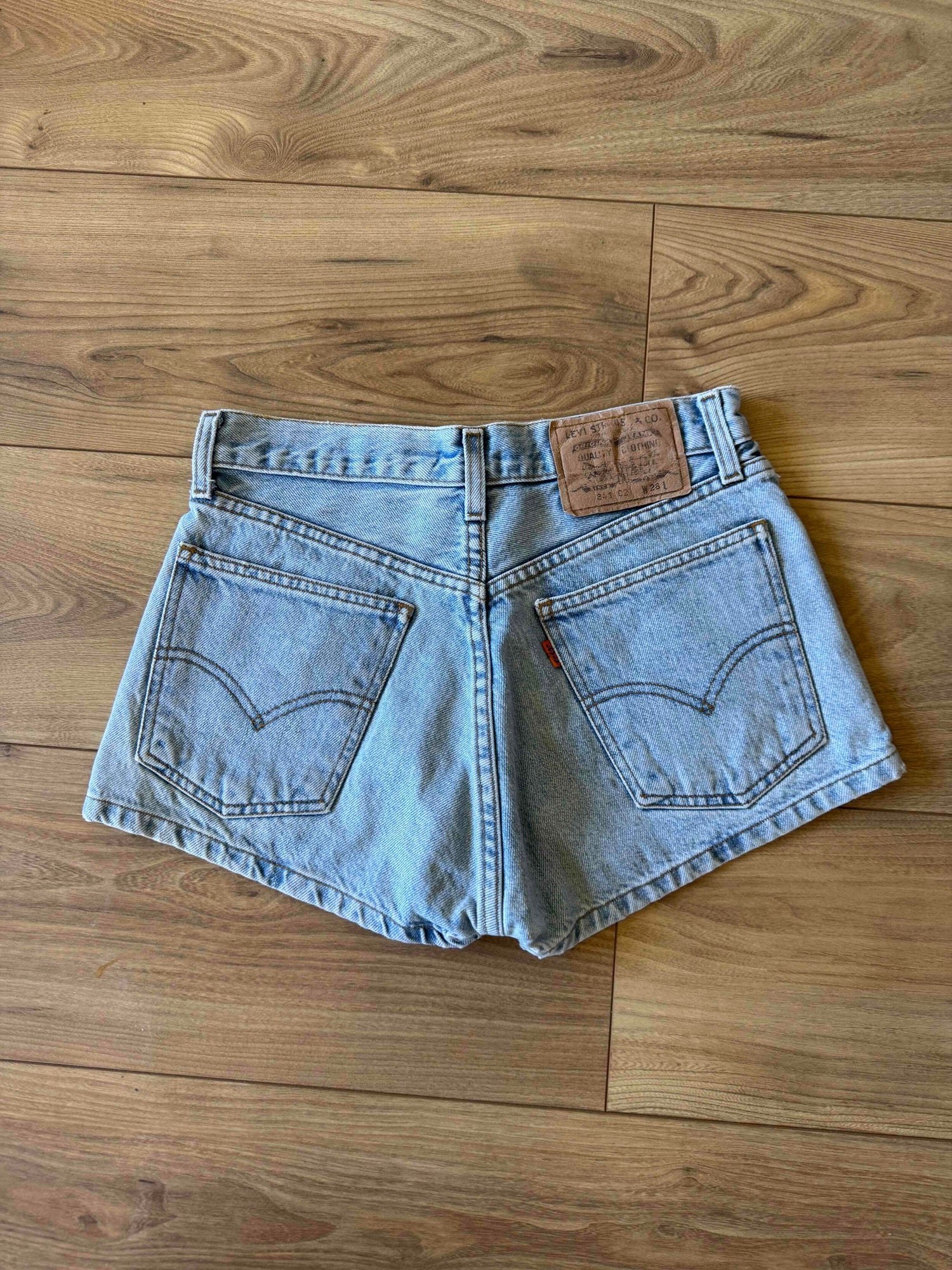 Short Levi's 841 W28
