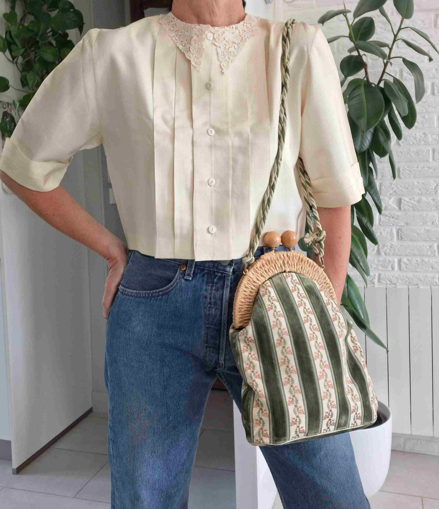 Velvet bag with 70's floral pattern