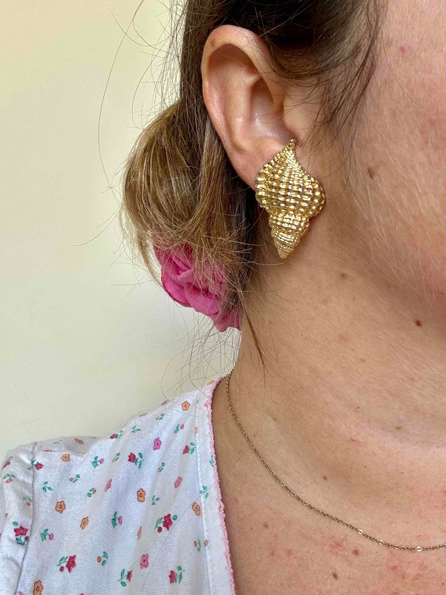 Clip-on seashell earrings