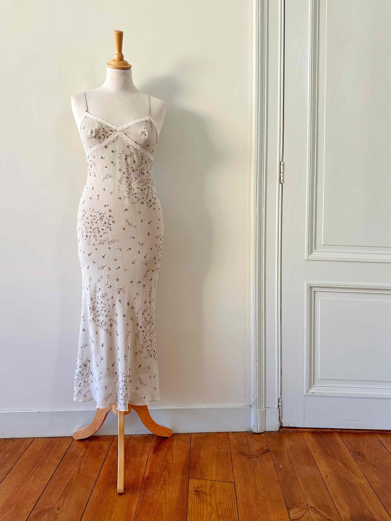 Flower-print nightgown