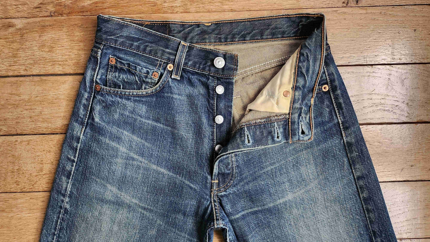 Jean Levi's 501 W28L32