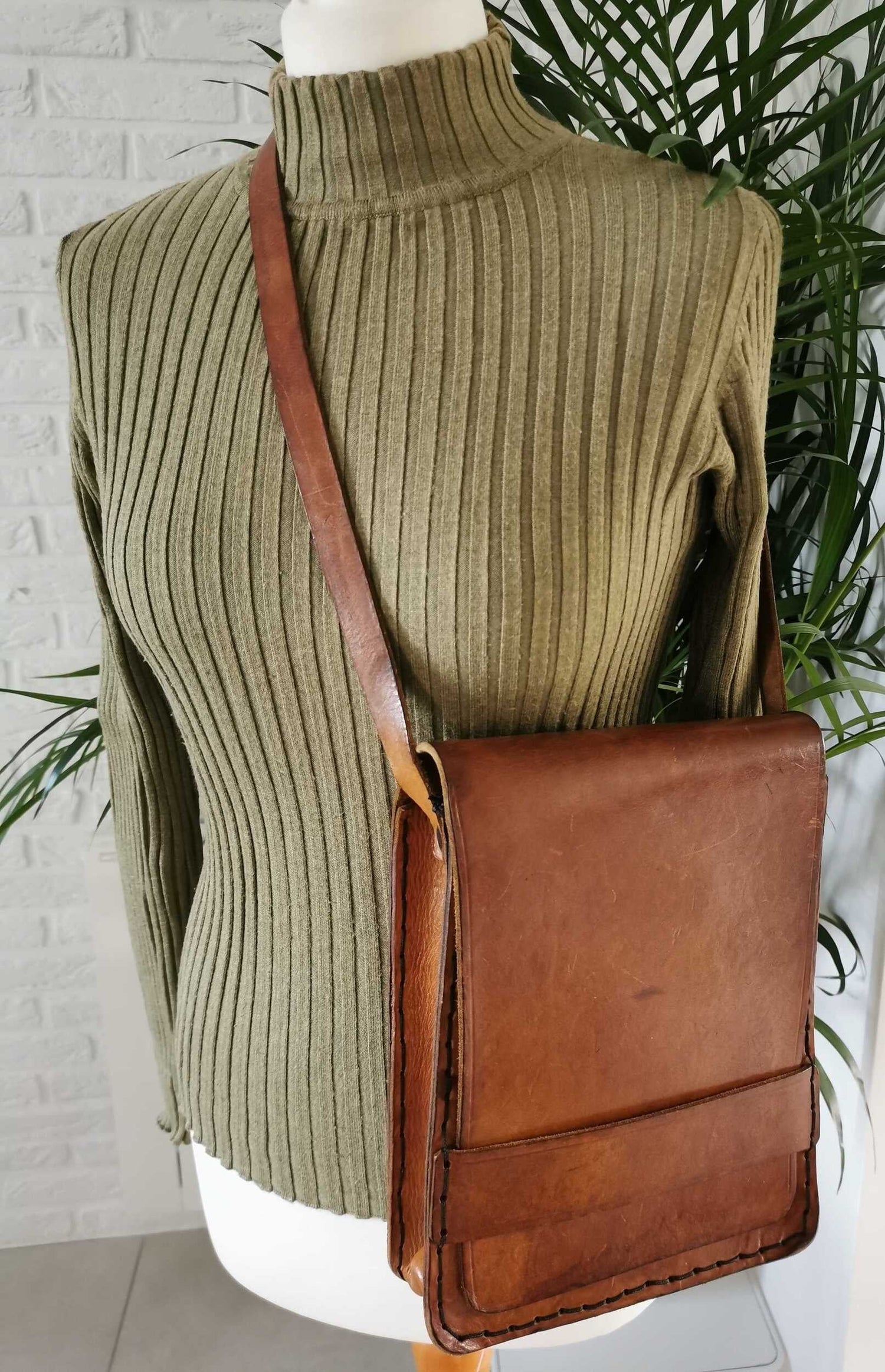 Leather shoulder bag