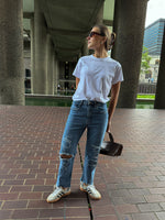 Embroidered "Earth Kind" jeans with ripped knee – Size 28