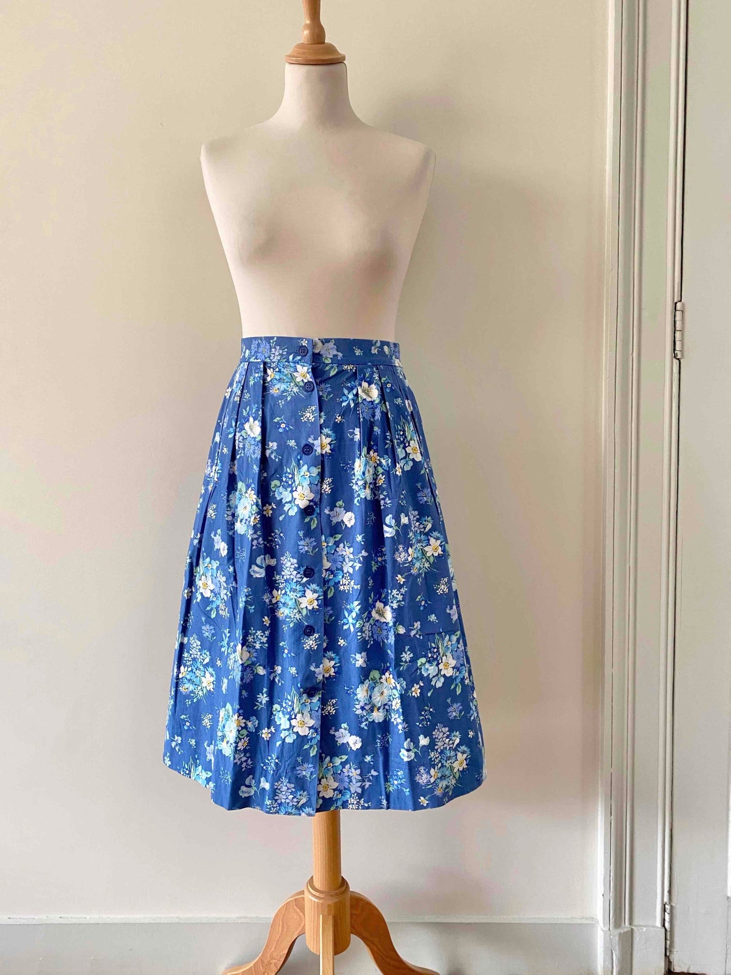 Jupe boutonnée à fleurs