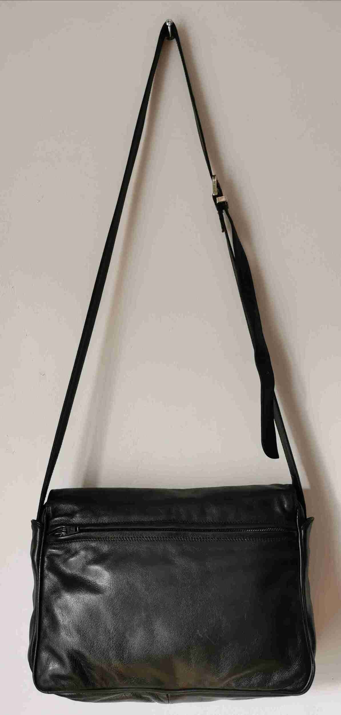 Leather shoulder bag