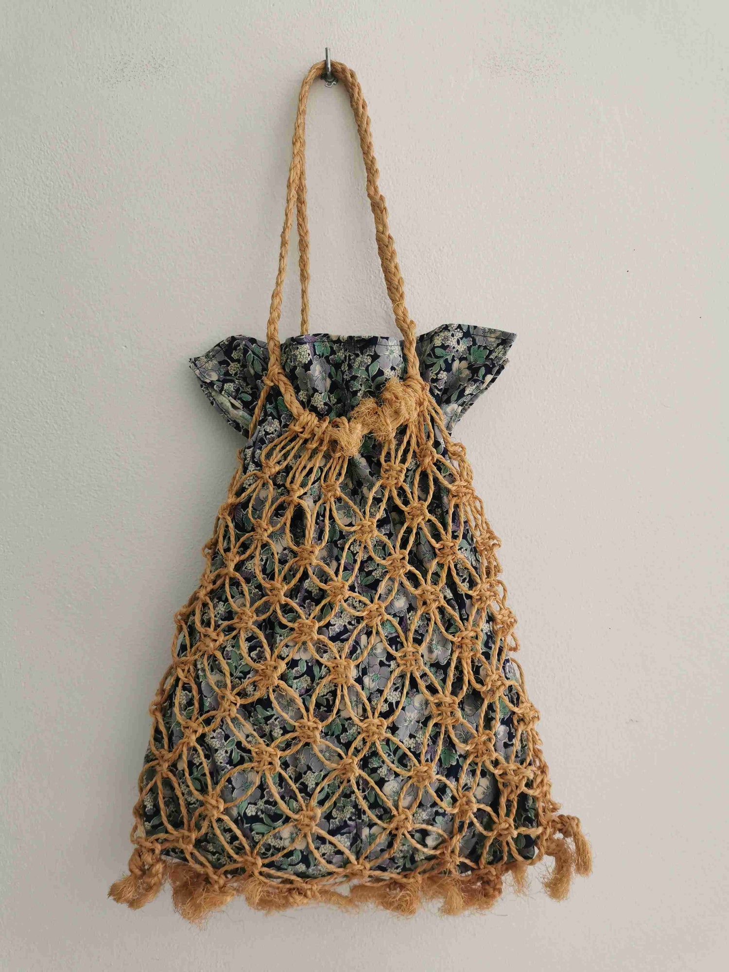 Woven straw bag