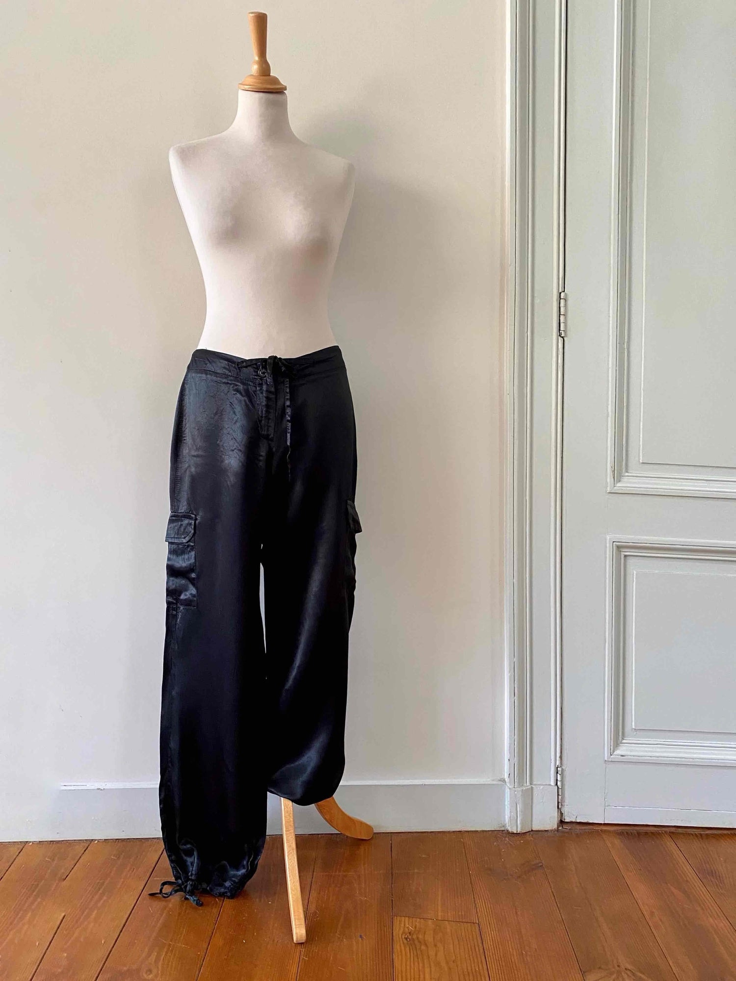 Pantalon cargo en satin
