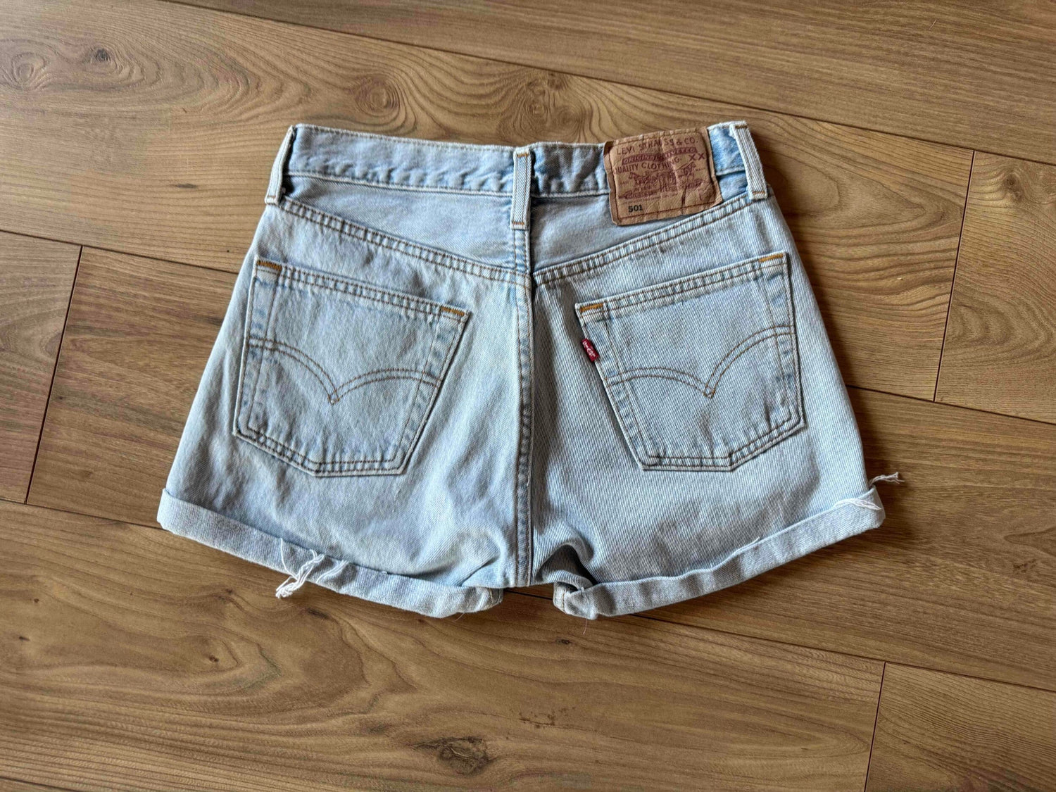 Short Levi's W28