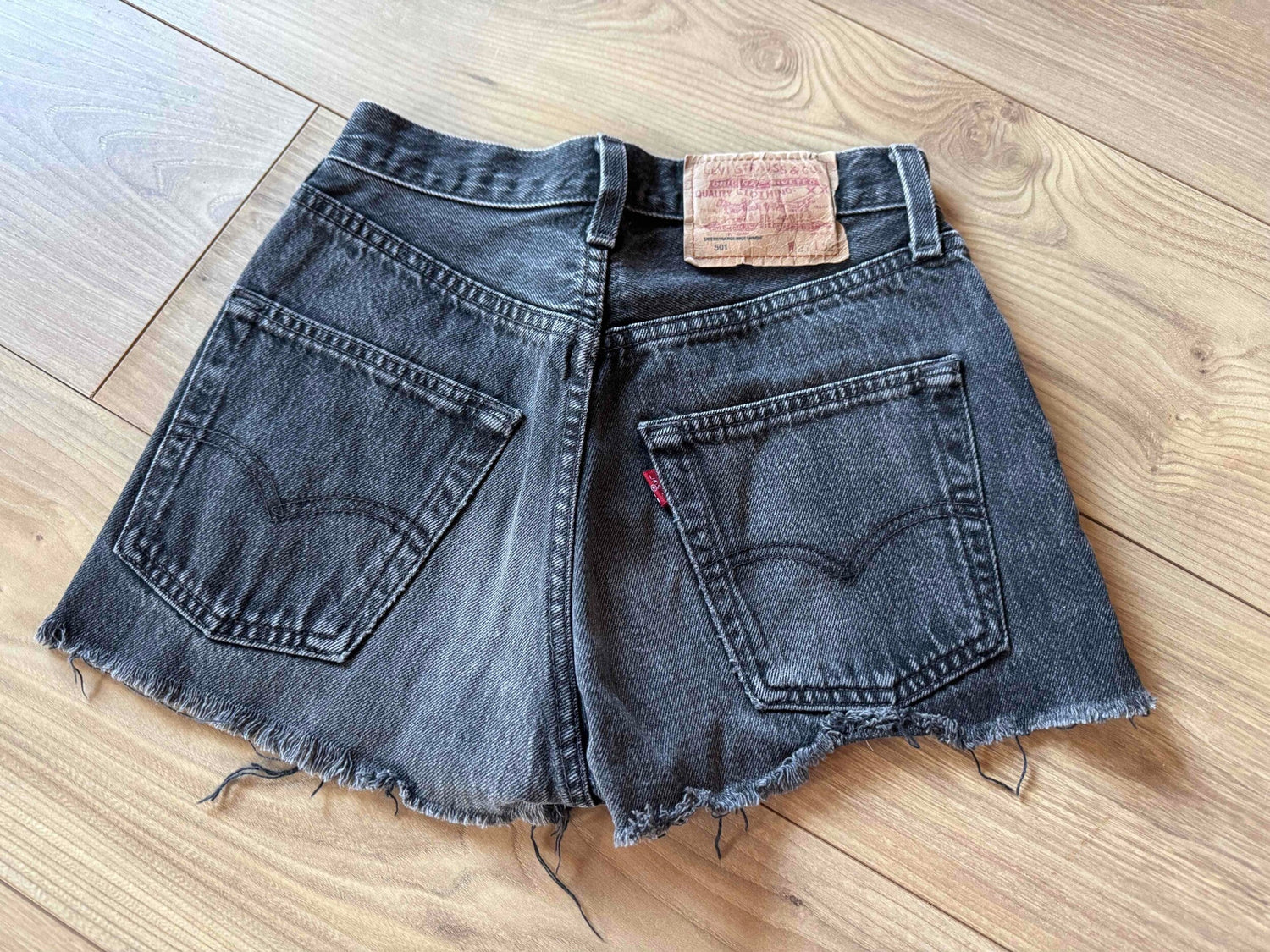 Short Levi's W27