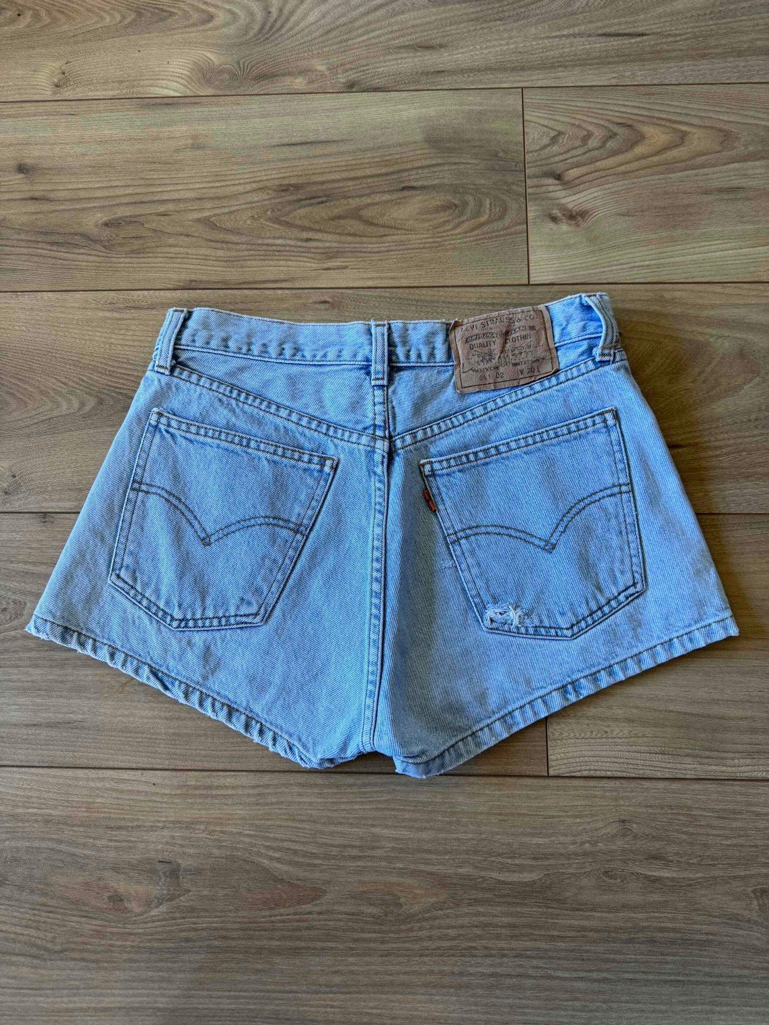 Short Levi's 841 W30