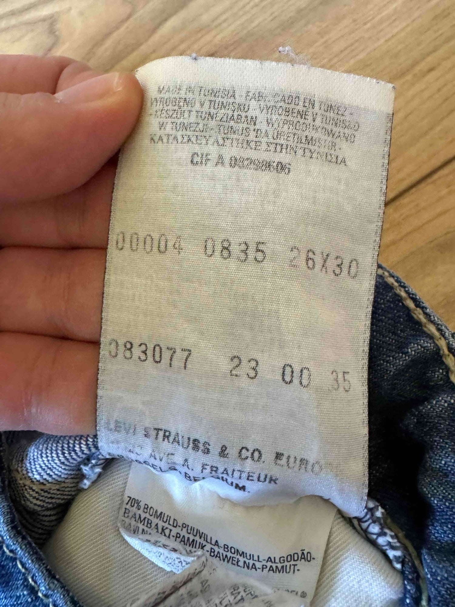 Jean Levi's 835  W26 L30