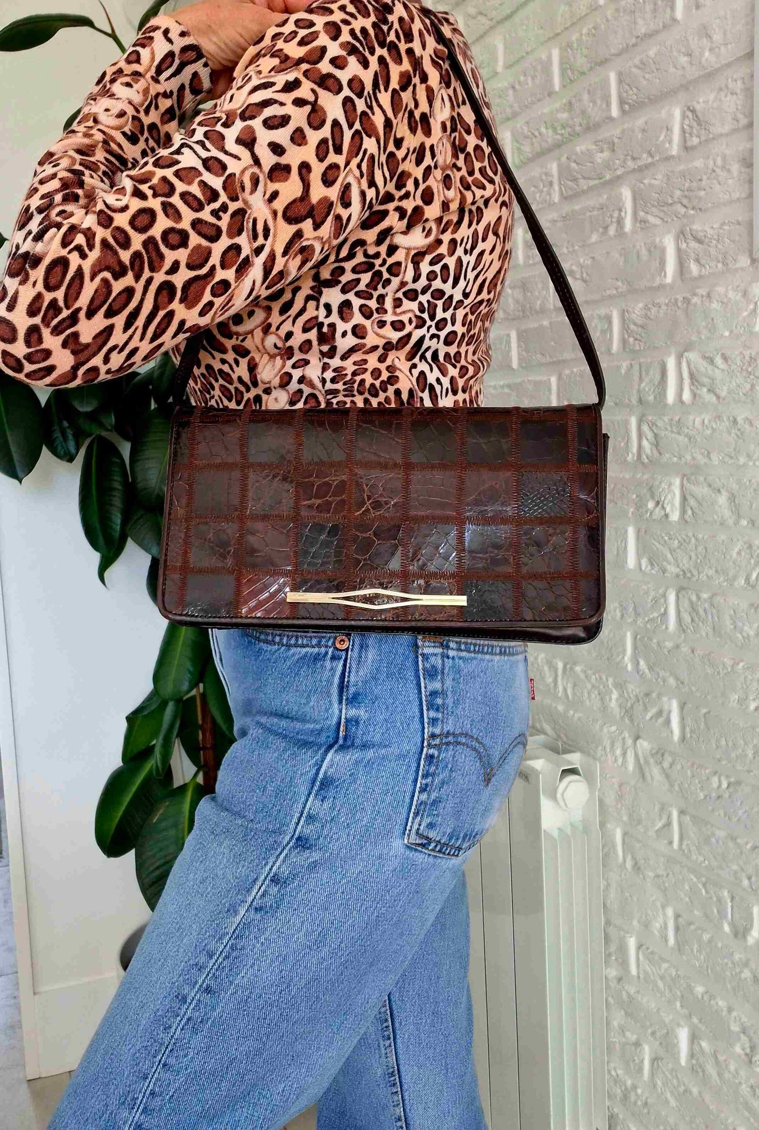 Leather shoulder bag