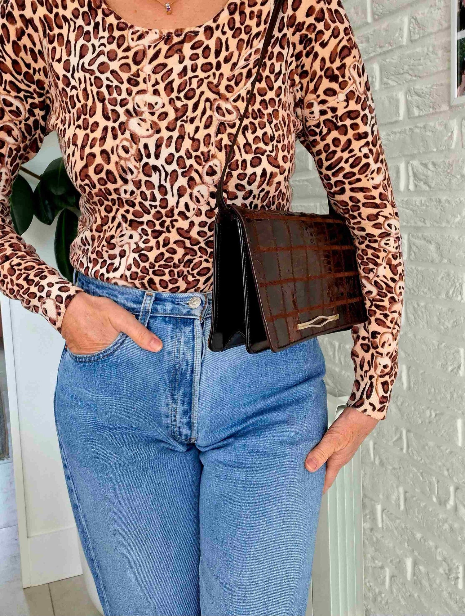 Leather shoulder bag