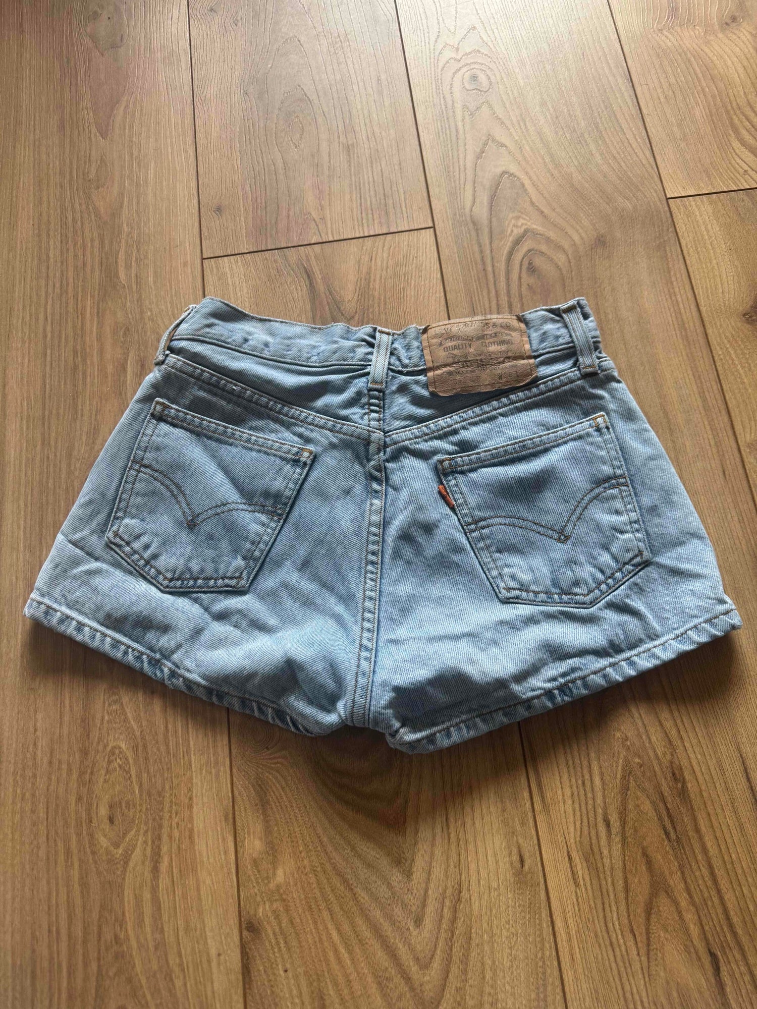 Short Levi's 841