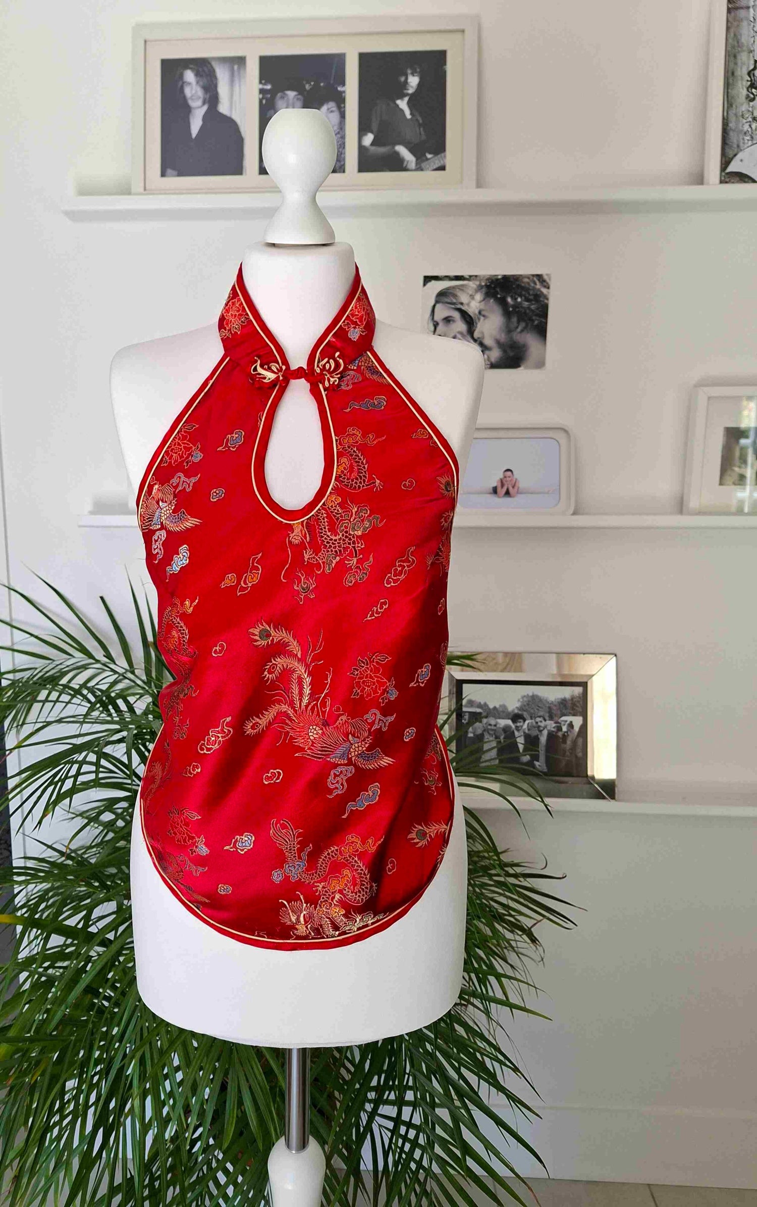 Top asiatique dos nu