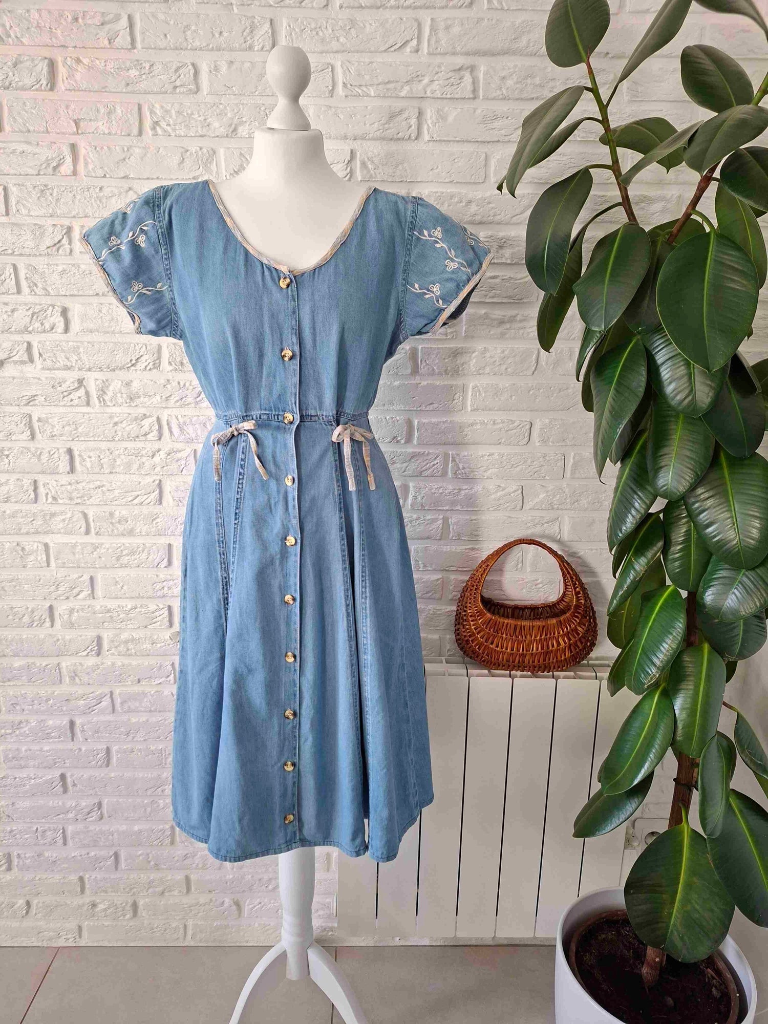 Embroidered dress, 80's style