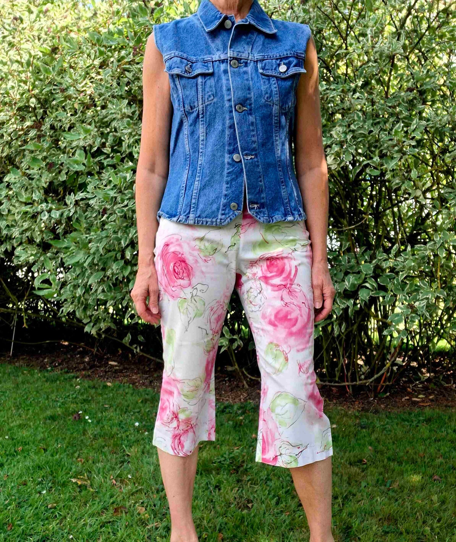 Pantalon capri à fleurs