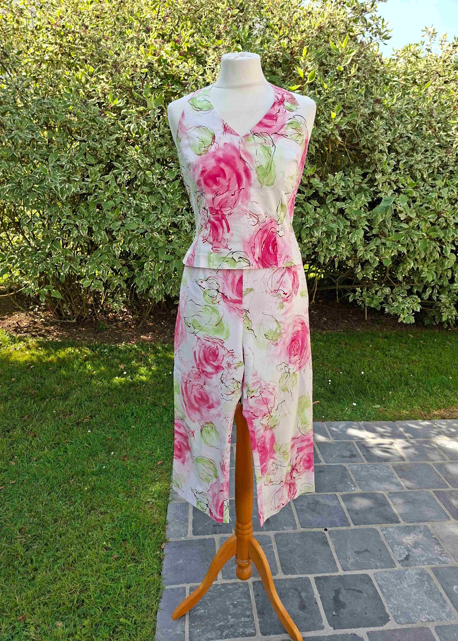 Pantalon capri à fleurs