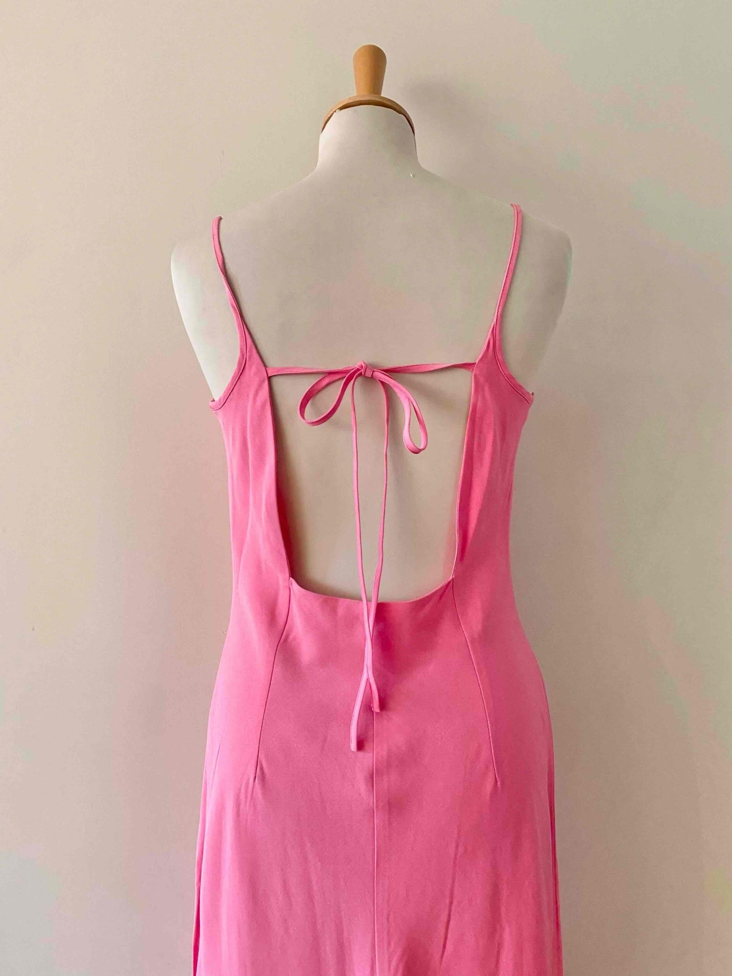 Backless dress