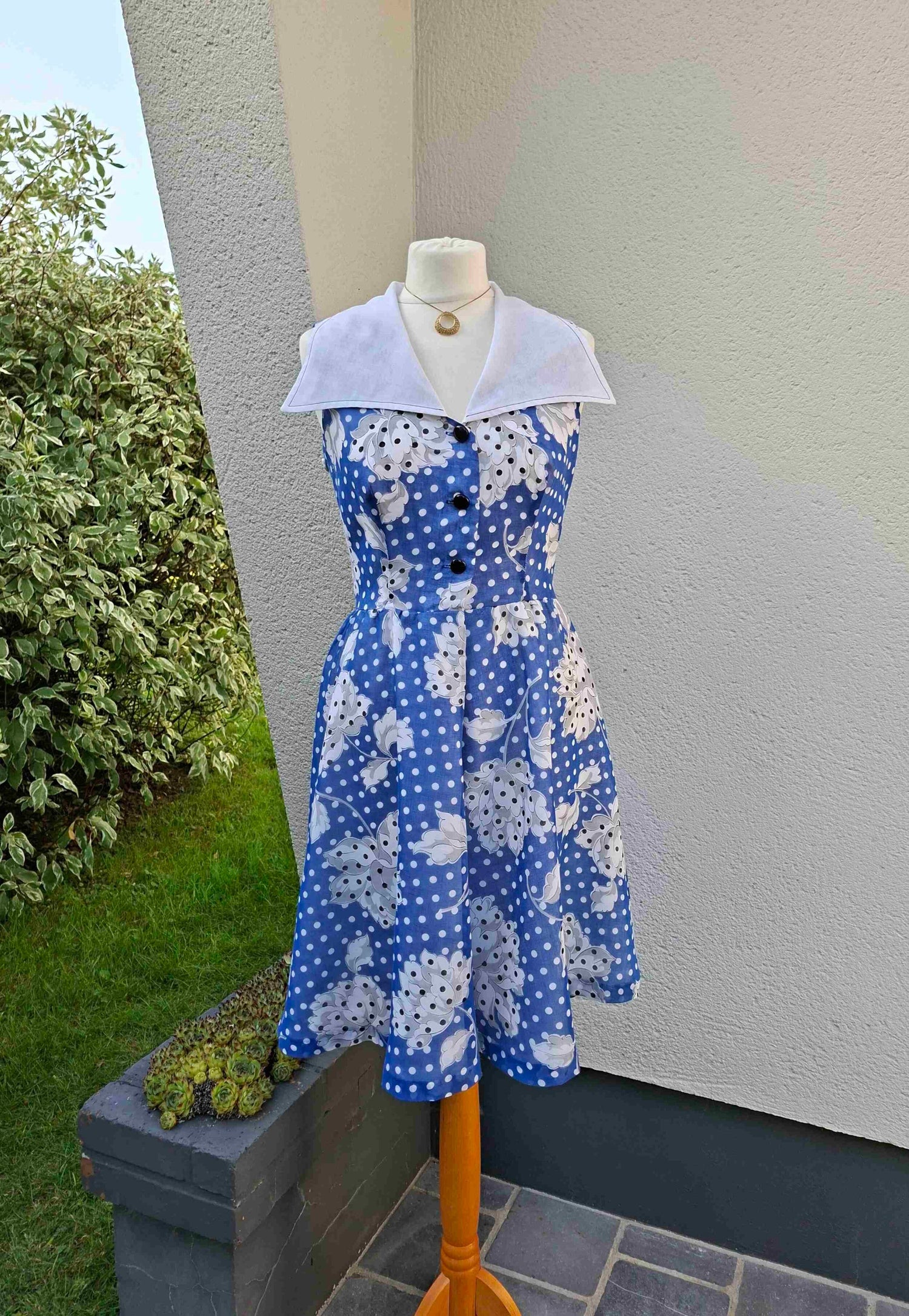 Dress with polka dots and flowers