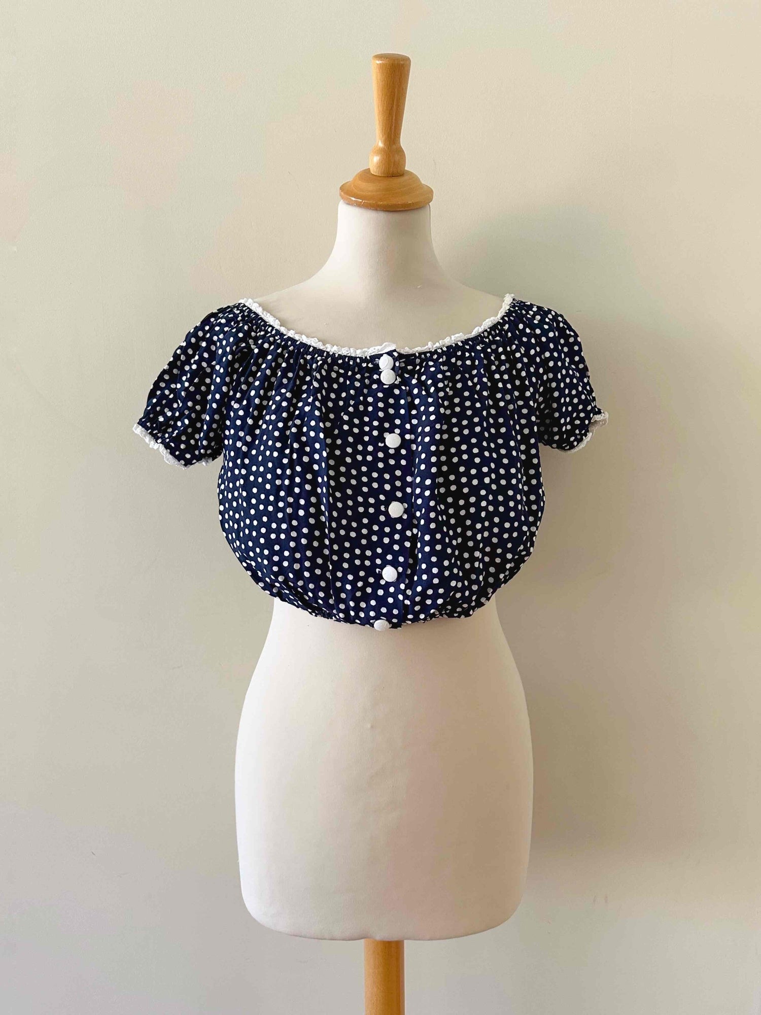 Blouse crop à pois