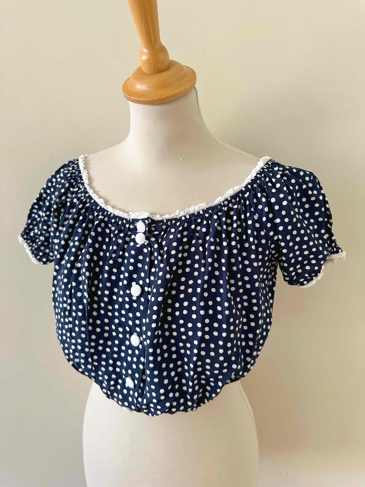 Polka dot cropped blouse