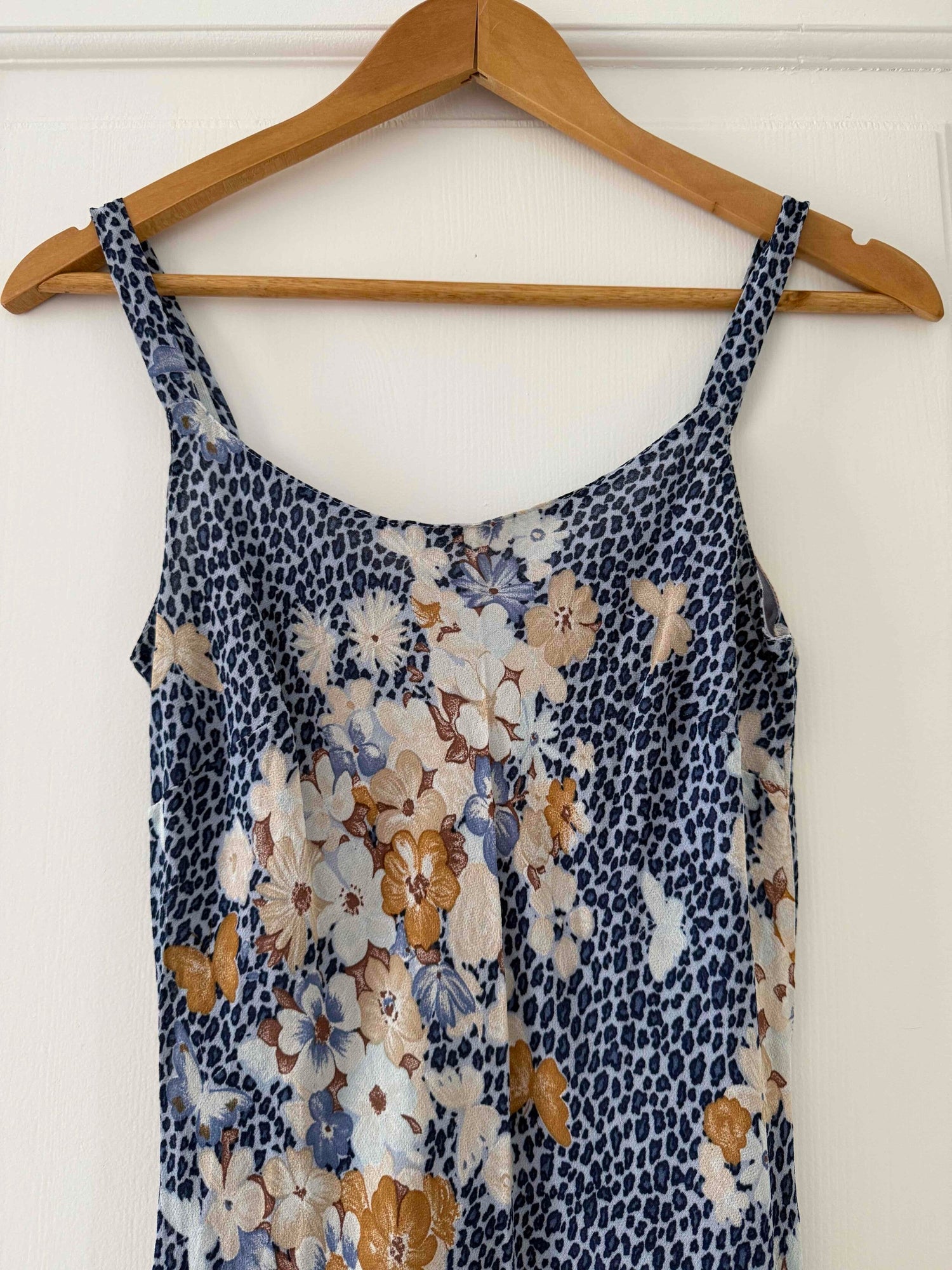 Robe léopard et fleurs