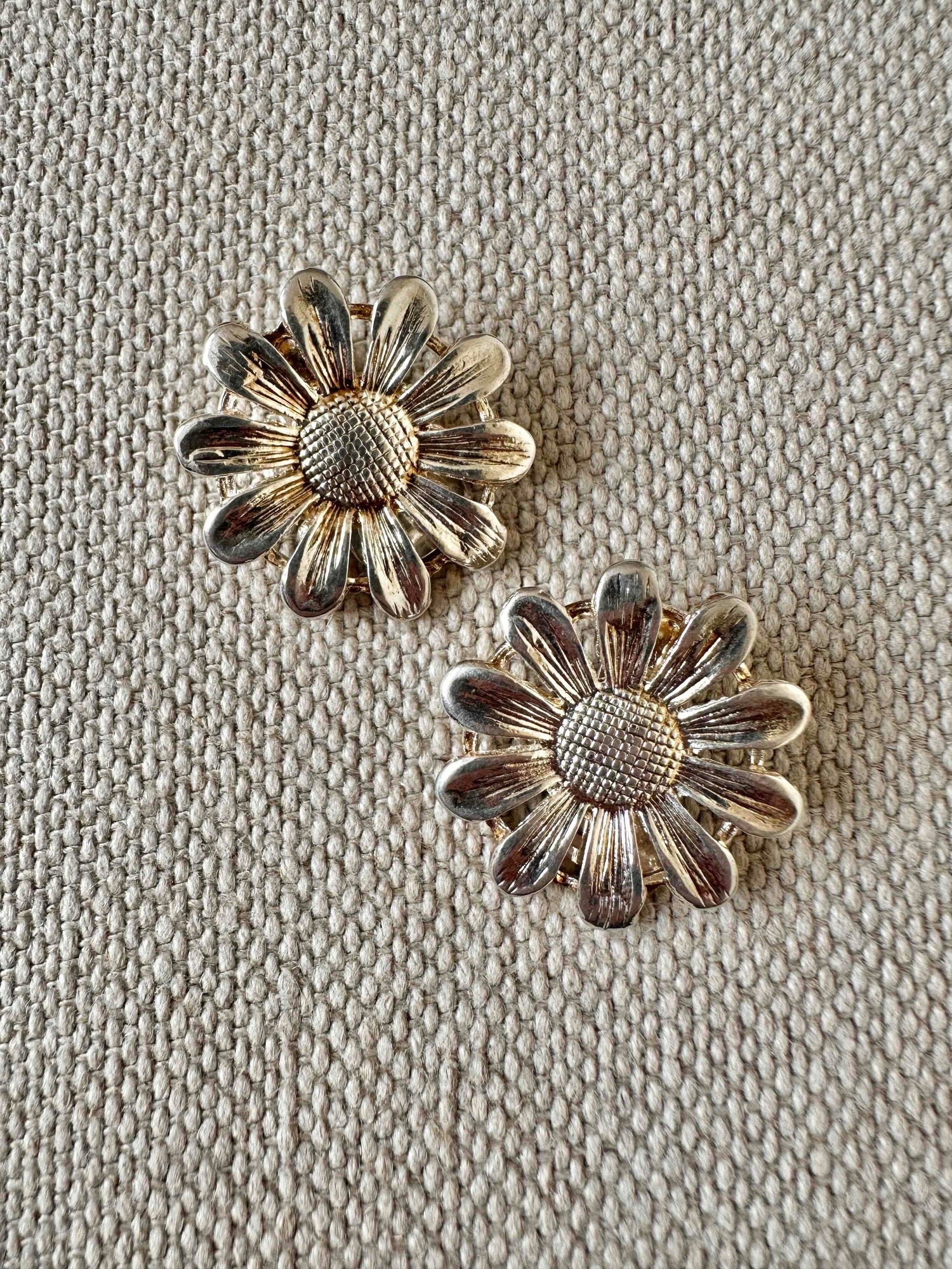 Clip-on flower earrings