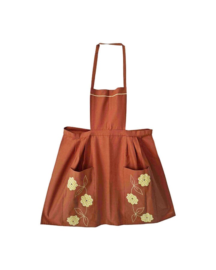 Apron embroidered with flowers