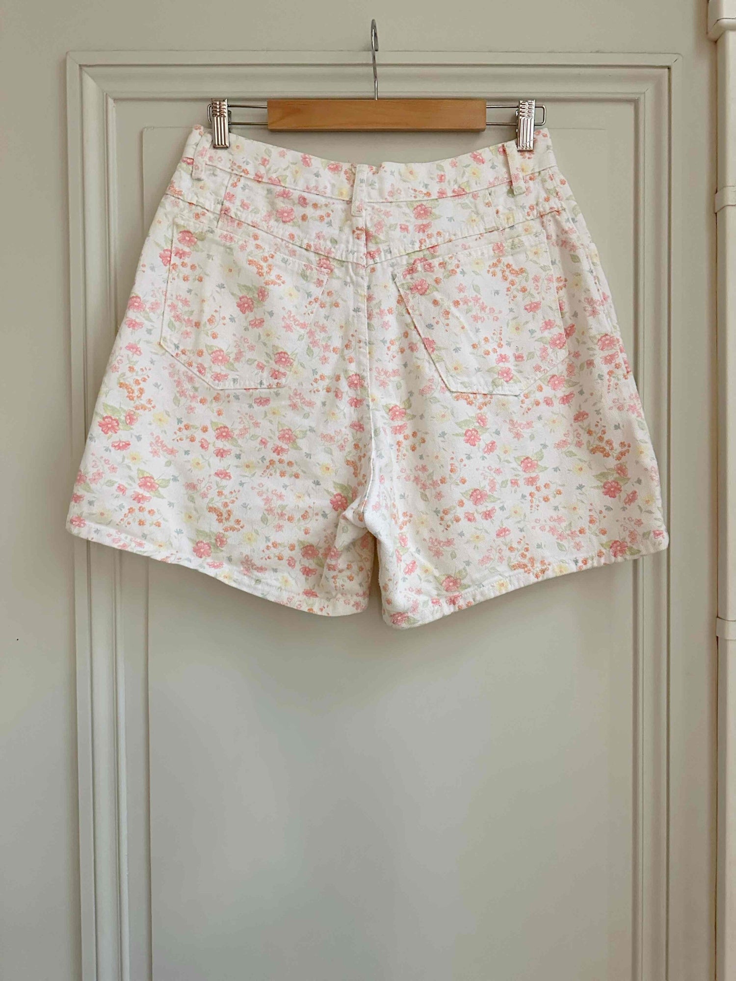 Short à fleurs