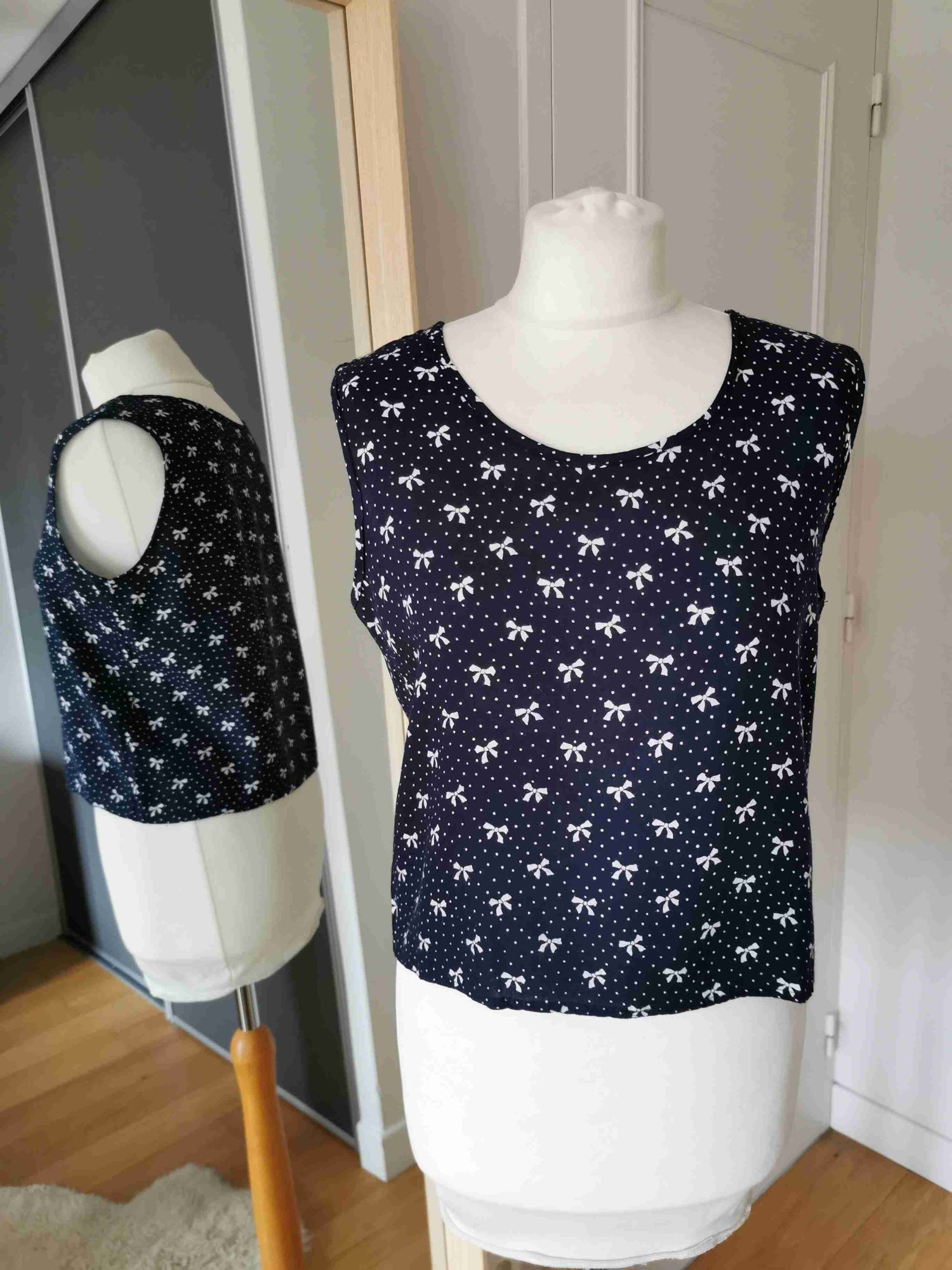 Top à noeud et à pois