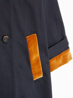 COTTON TRENCH, IMPERMEABILE, IMPERMEABILE DI COTONE, TRENCH, MADE IN ITALY, HANDMADE, FATTO A MANO, CAPPOTTO, MEZZA STAGIONE, MID SEASON COAT, FALL/WINTER 22, AUTUNNO INVERNO 22, VELLUTO, VELVET, OVERSIZE TRENCH, OVERIZE COAT, LOOSE FIT, CAPPOTTO MILITARE, MILITARY TRENCH, CAPPOTTO DOPPIOPETTO, TRENCH DOPPIOPETTO