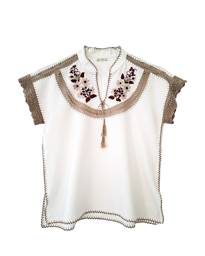 Blouse brodée et crochet