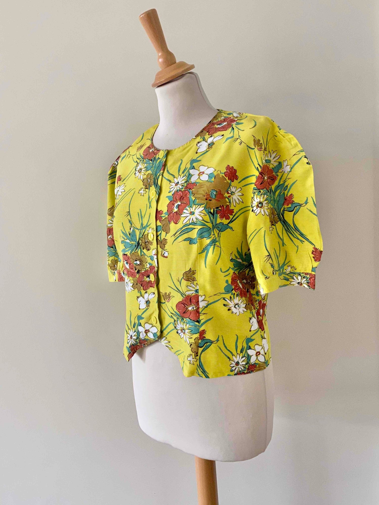 Short floral blouse