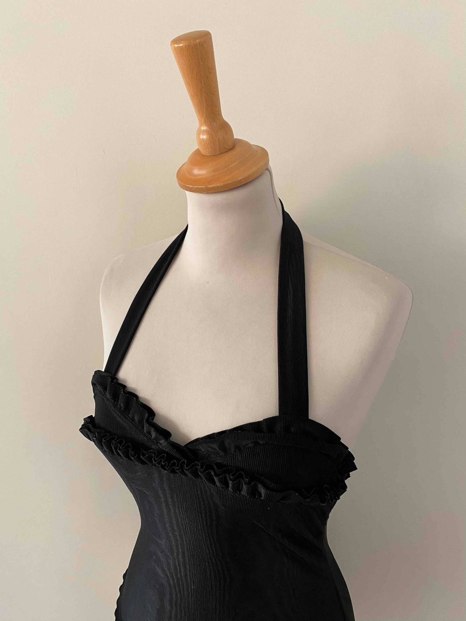 Maillot dos nu à froufrous