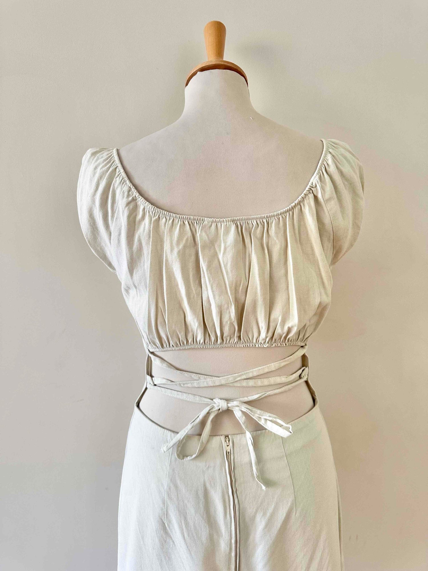 Backless dress