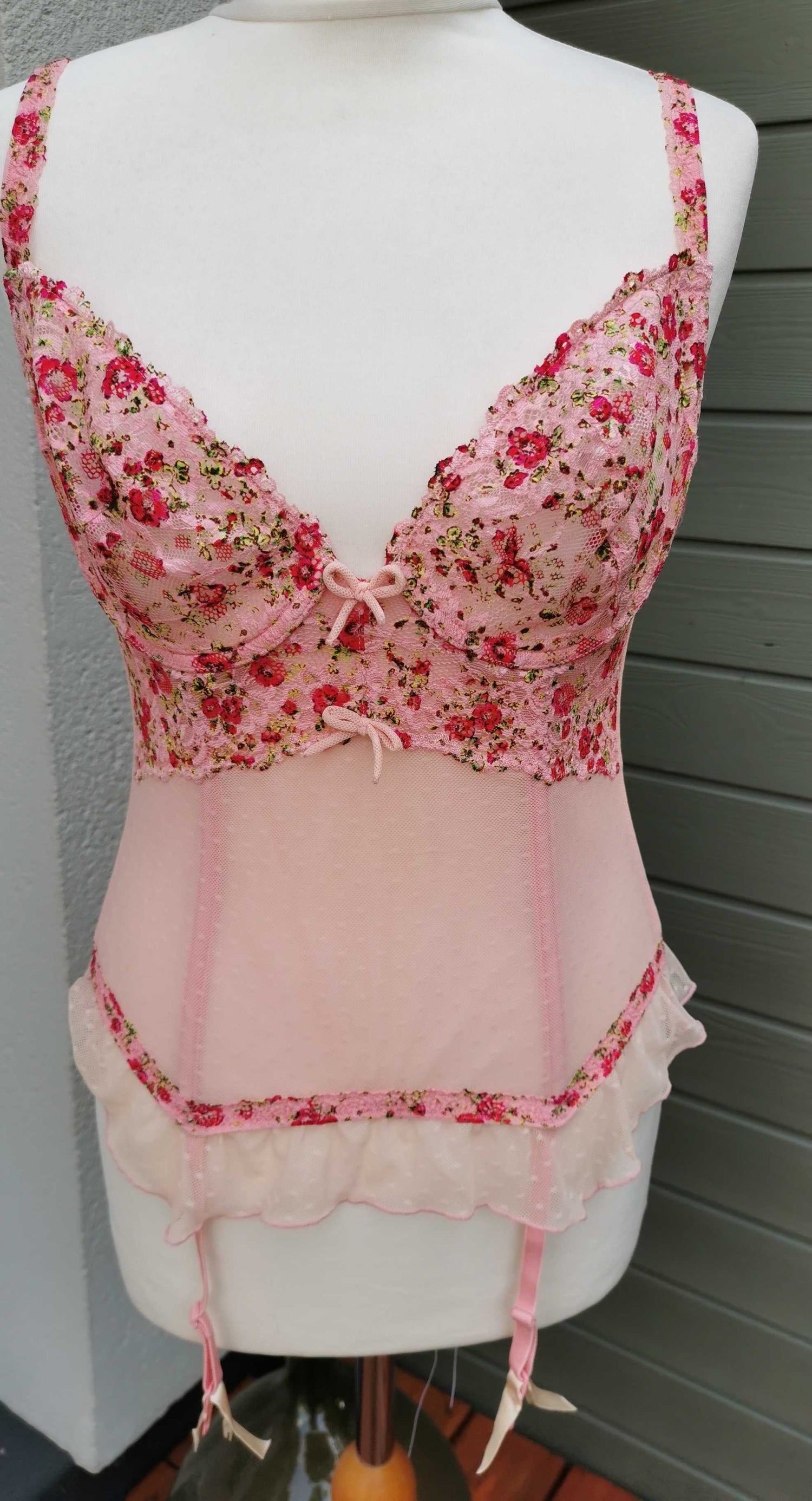 Guêpière à fleurs