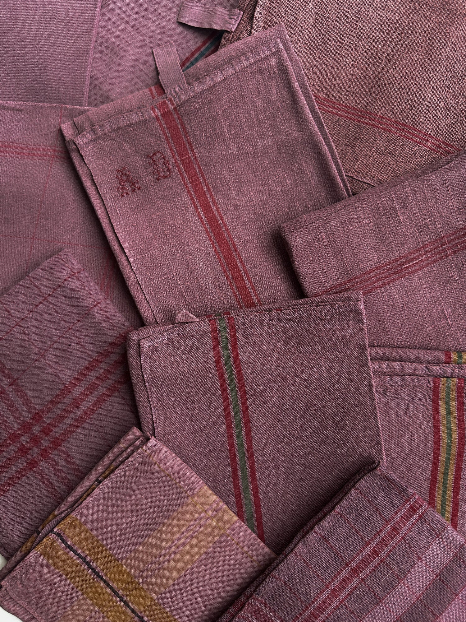 Vintage tea towel - Burgundy - Assorted patterns