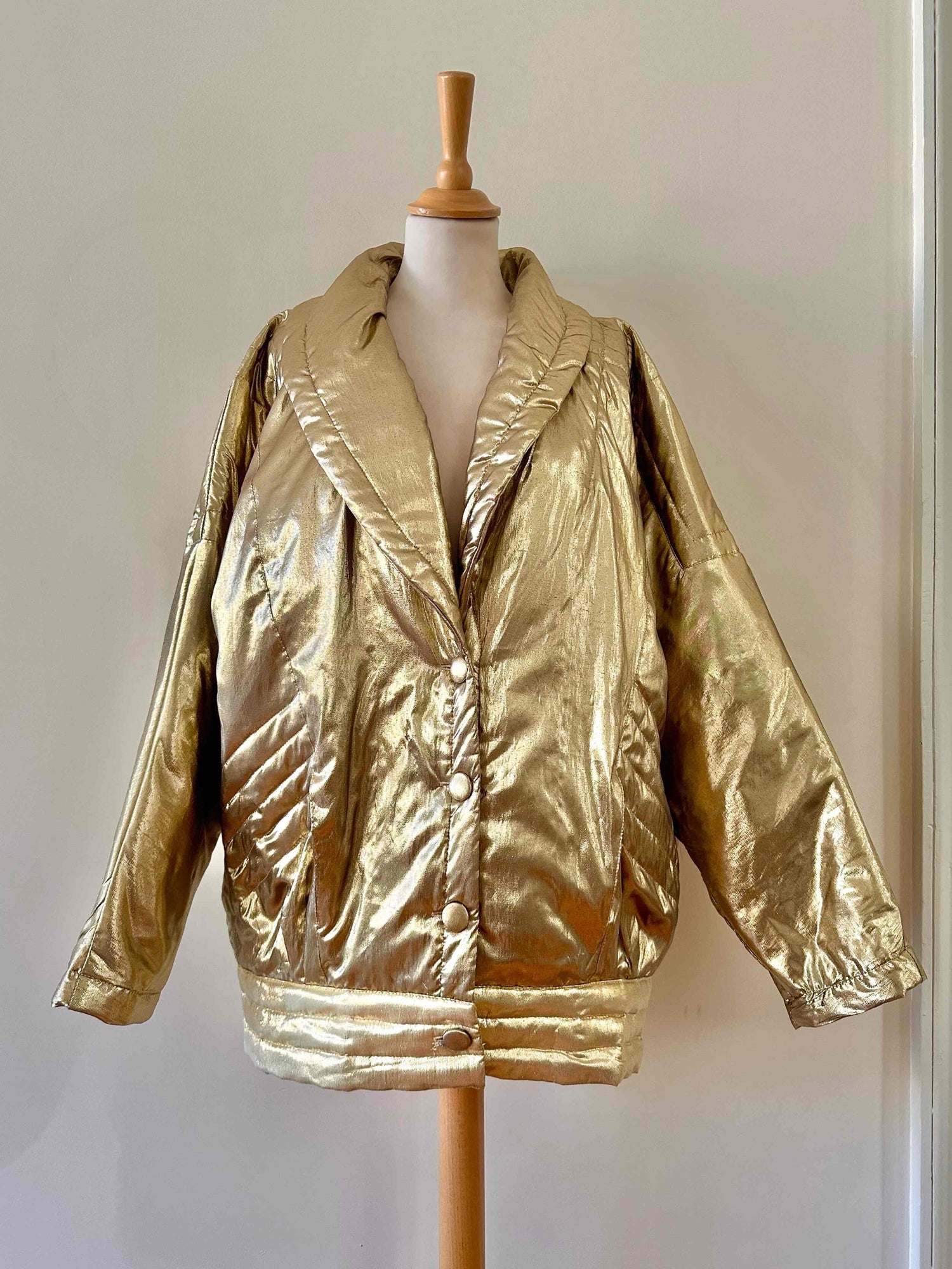 Doudoune métallisée dorée