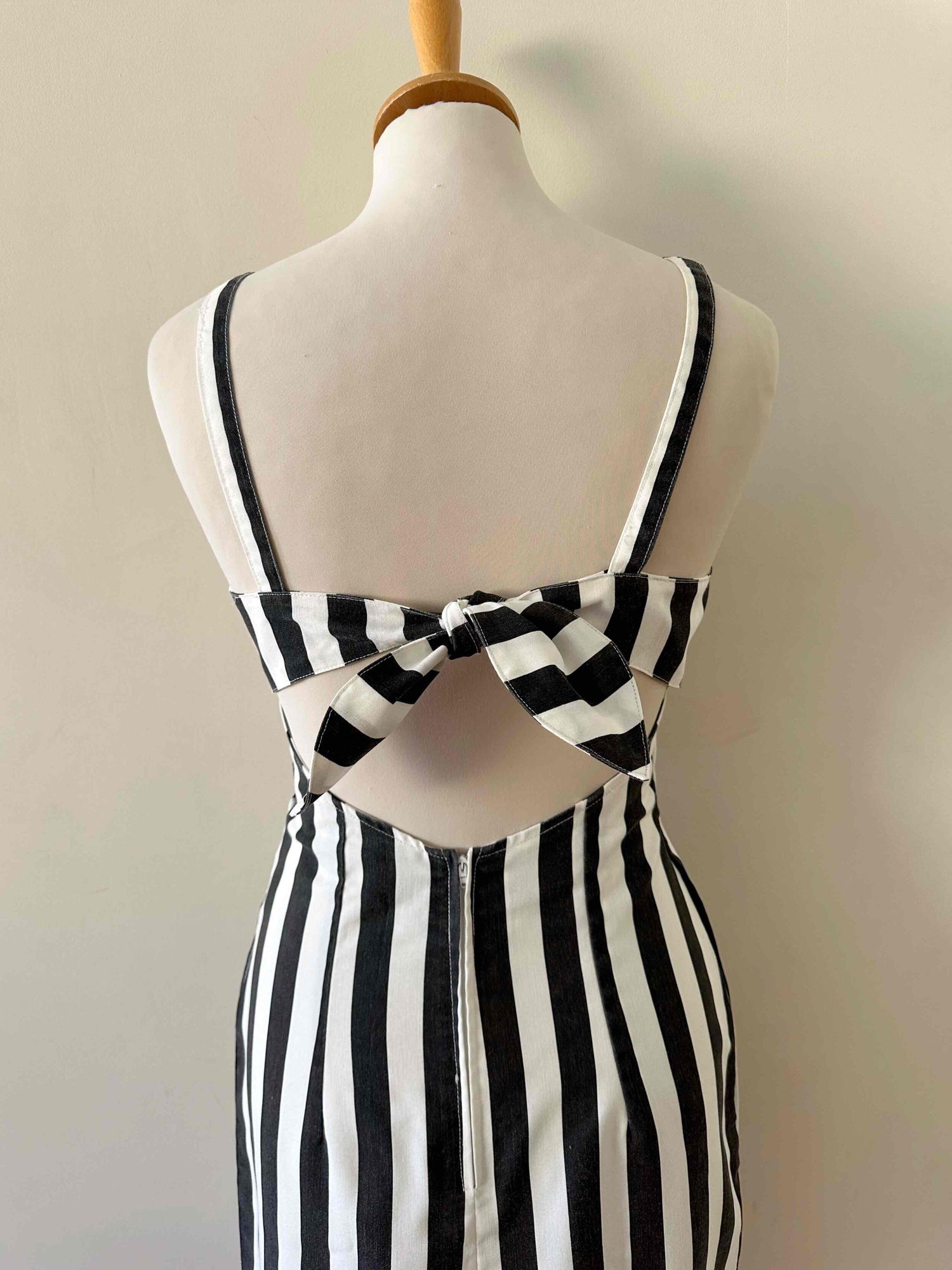 Backless dress