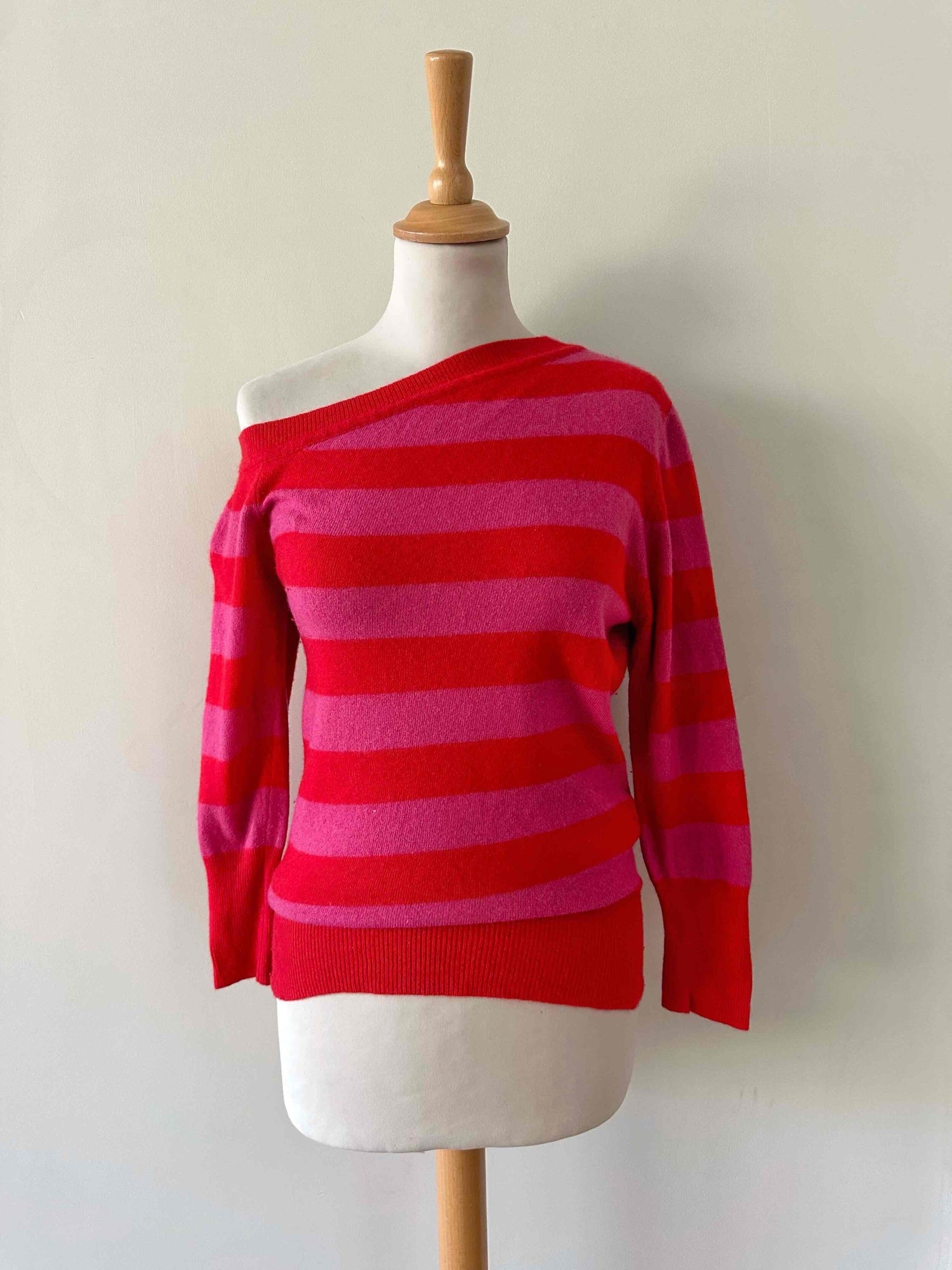 Asymmetrical sweater in wool and cashmere