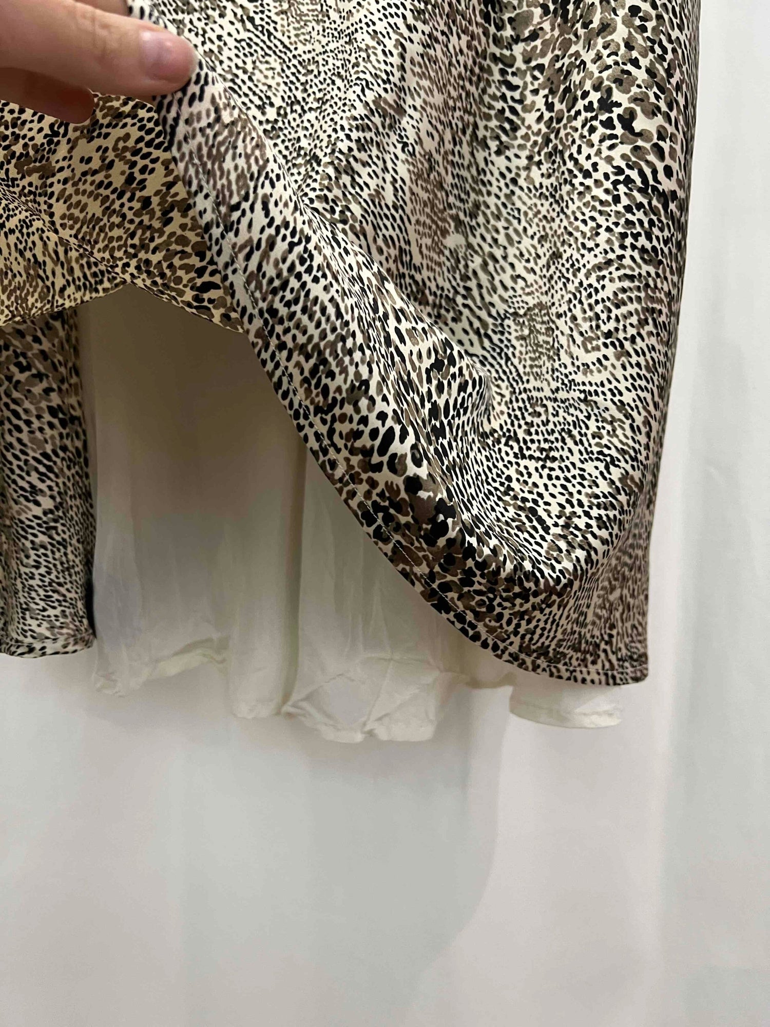 Robe léopard en satin