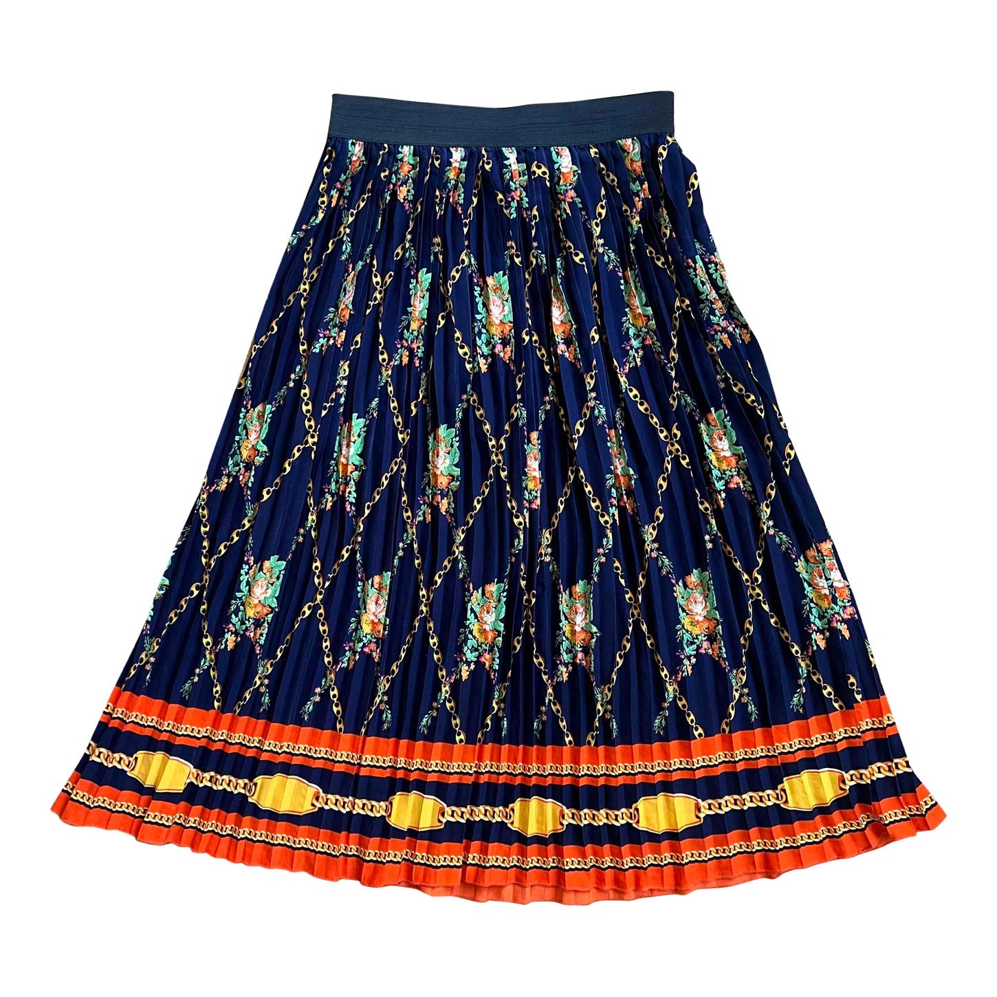 Pleated skirt with patterns