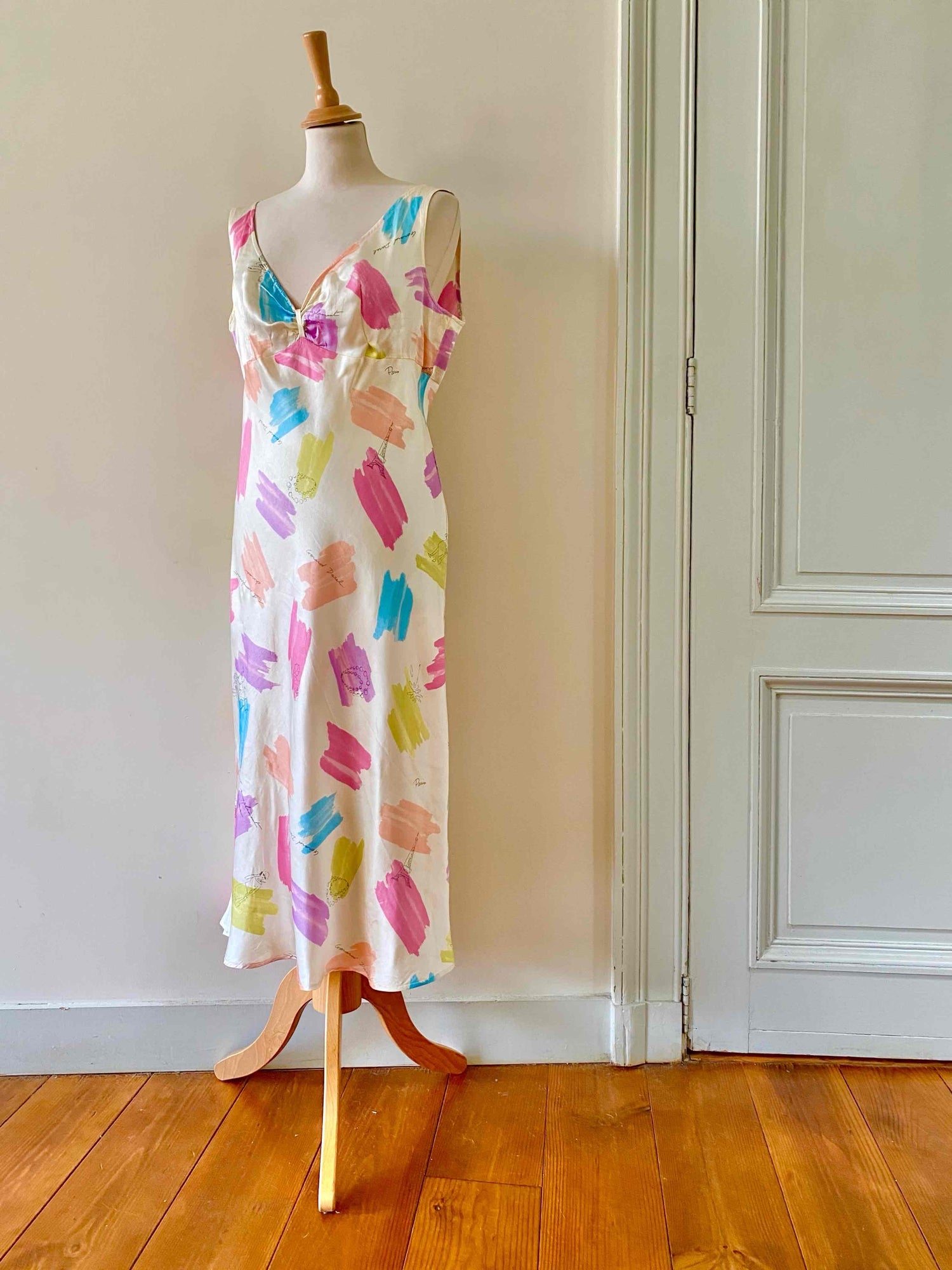 Robe en soie satinée