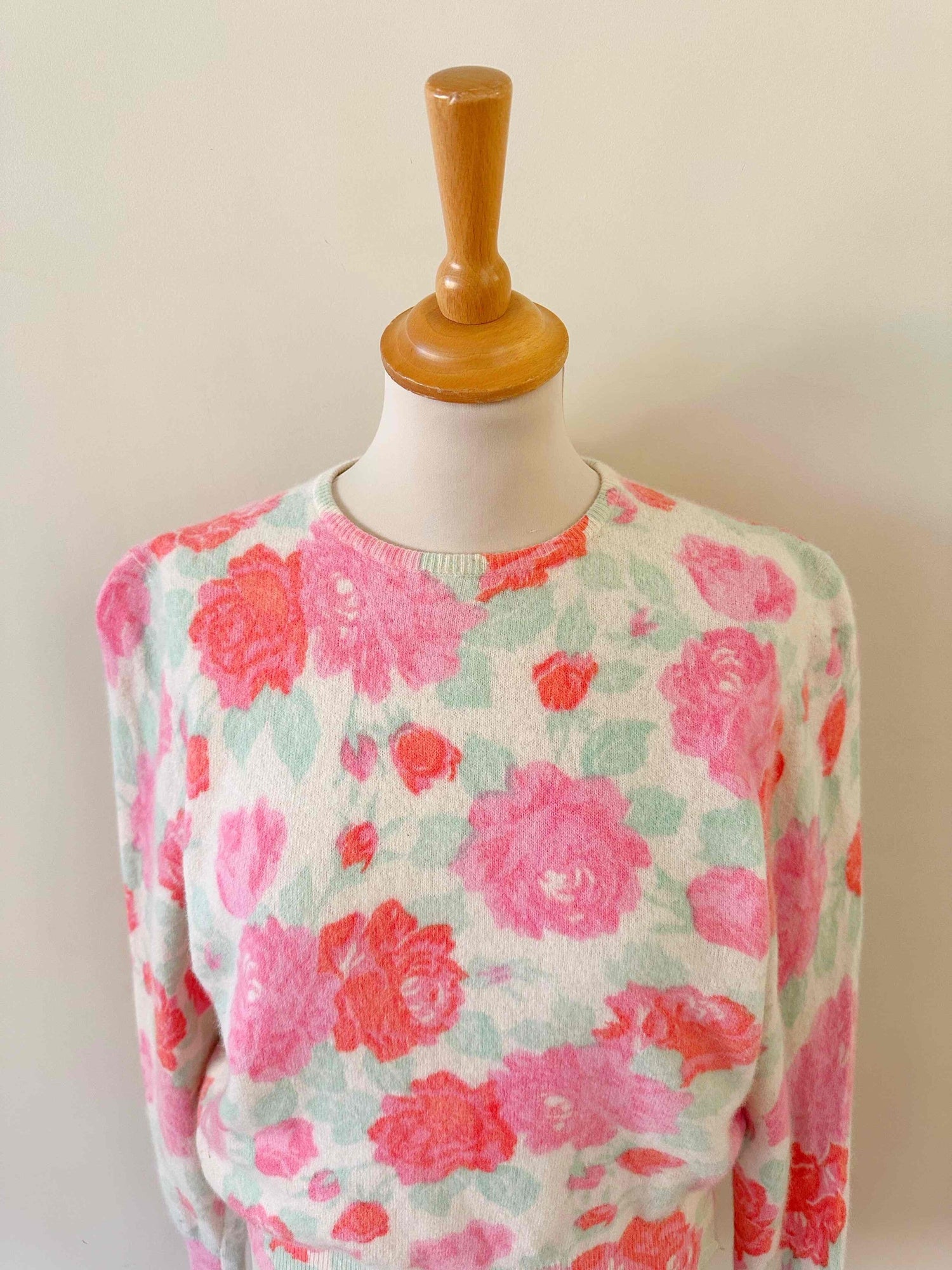 Pull à fleurs en laine