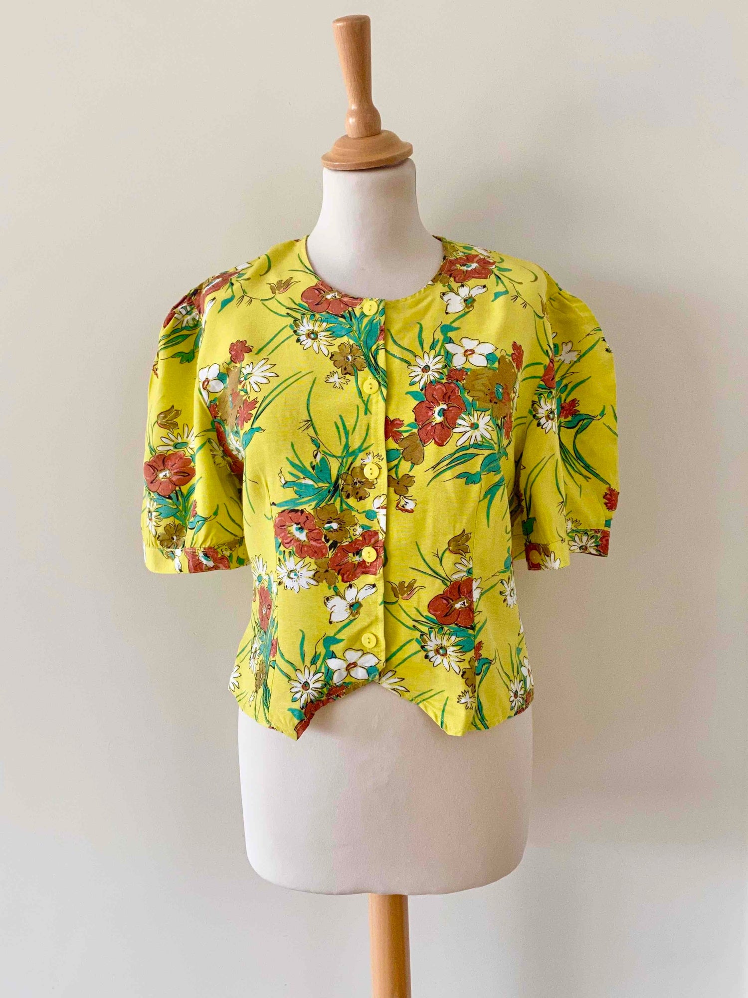 Blouse courte à fleurs