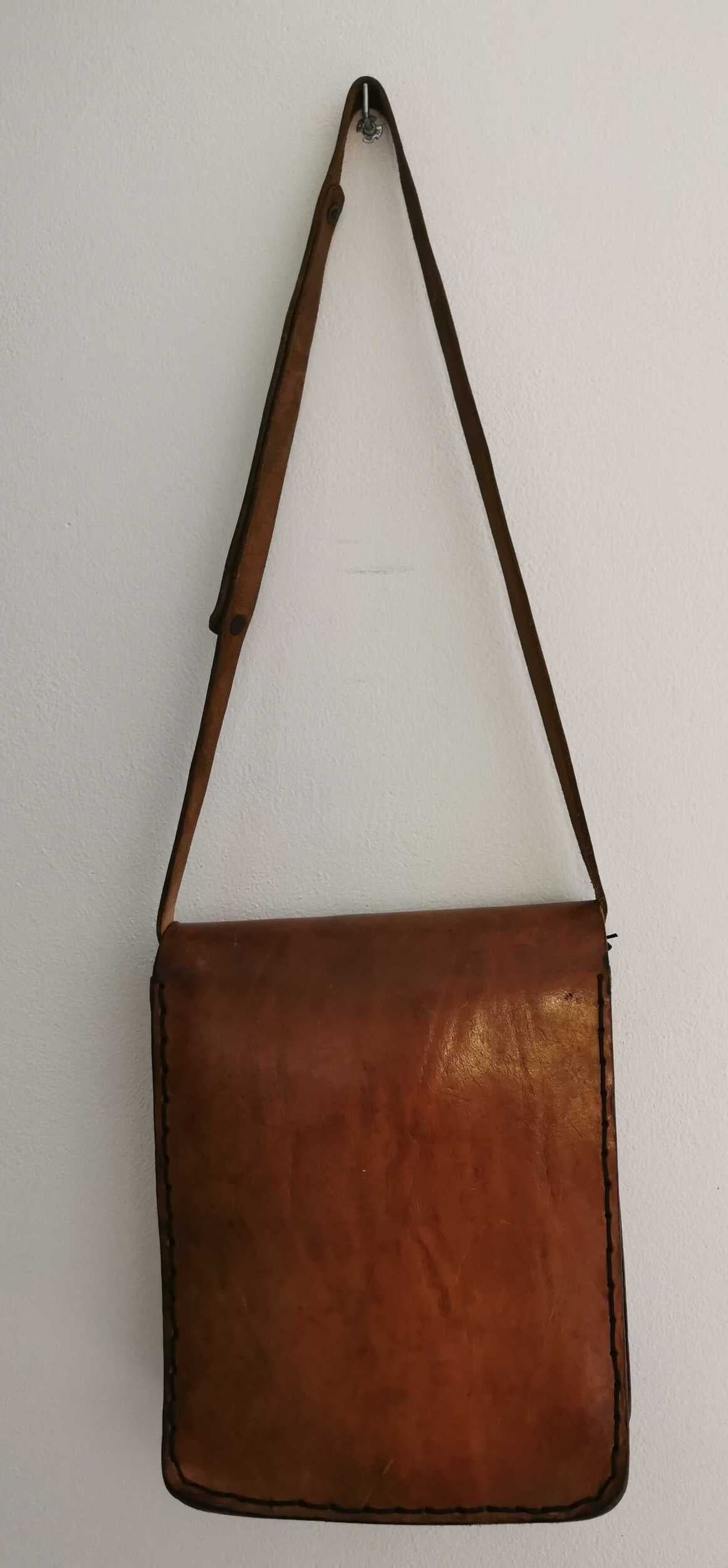 Leather shoulder bag