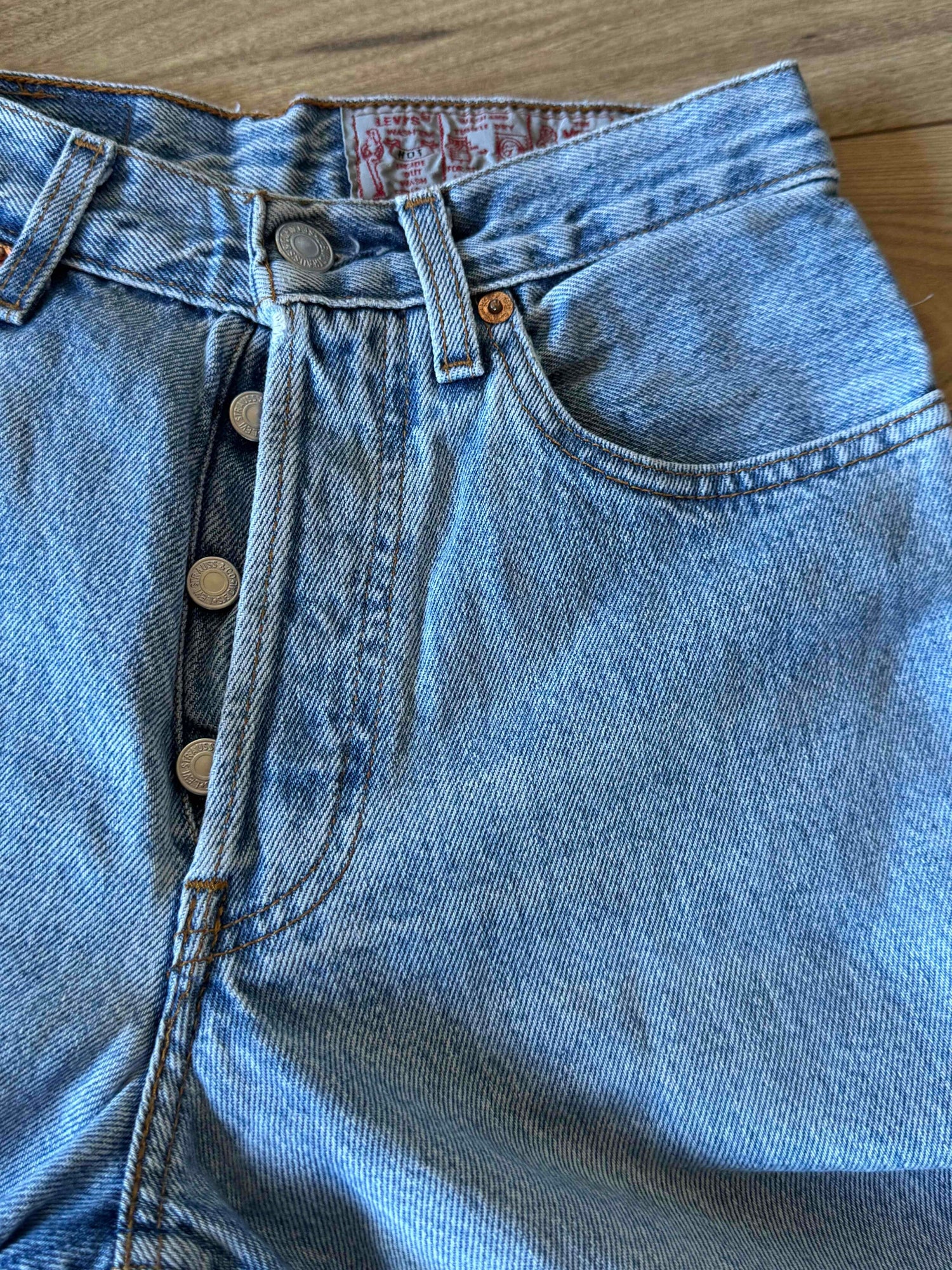 Jean Levi's 901 W26 L30