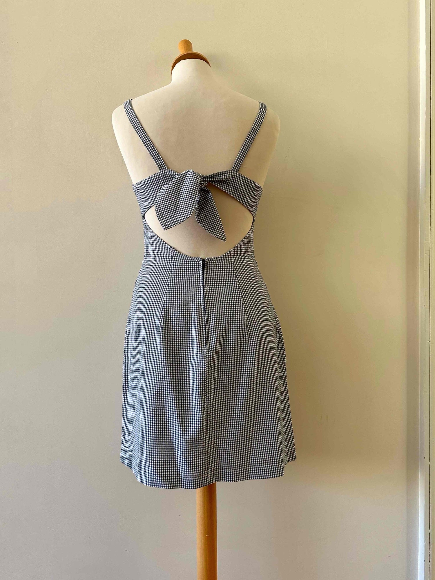 Backless dress