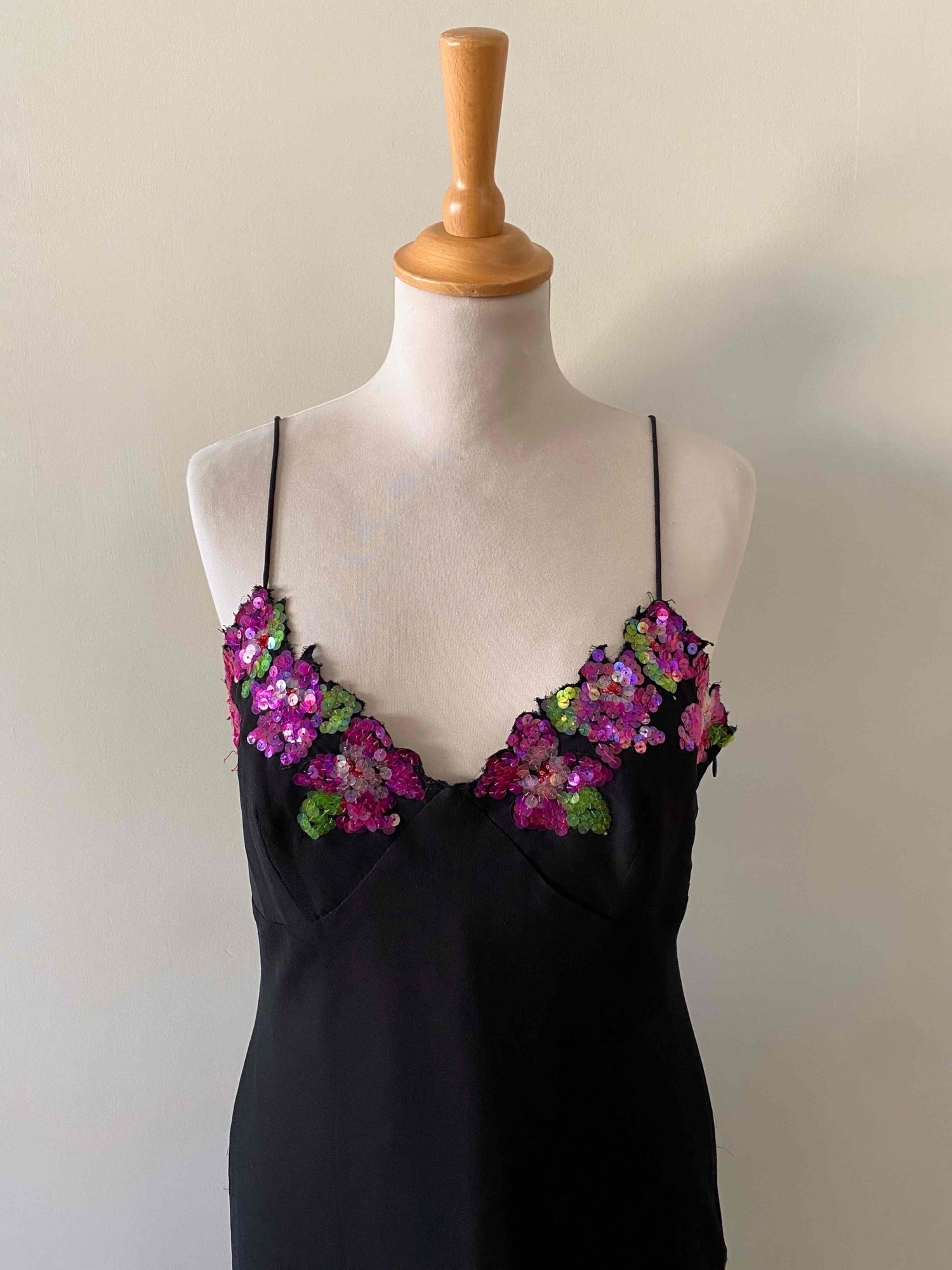 Robe nuisette à fleurs brodées